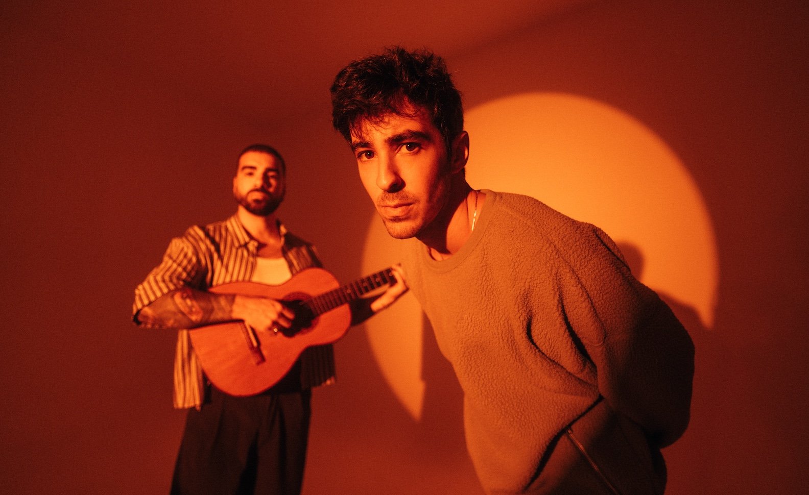 OUTROEU lança “QUARTO”: um álbum para ouvir de perto, de alma aberta