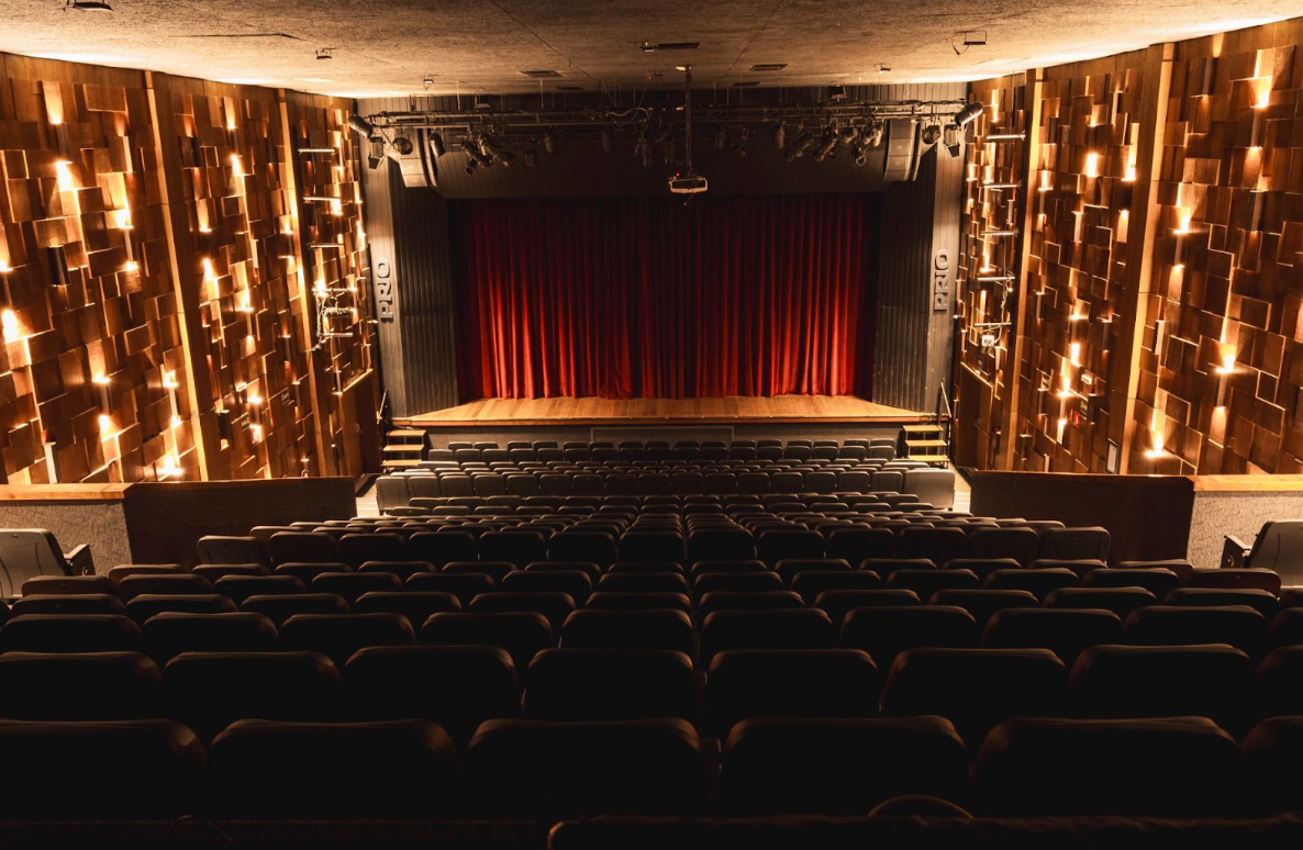 Teatro I Love PRIO comemora dois anos com mais de 100 mil espectadores e 260 sessões realizadas