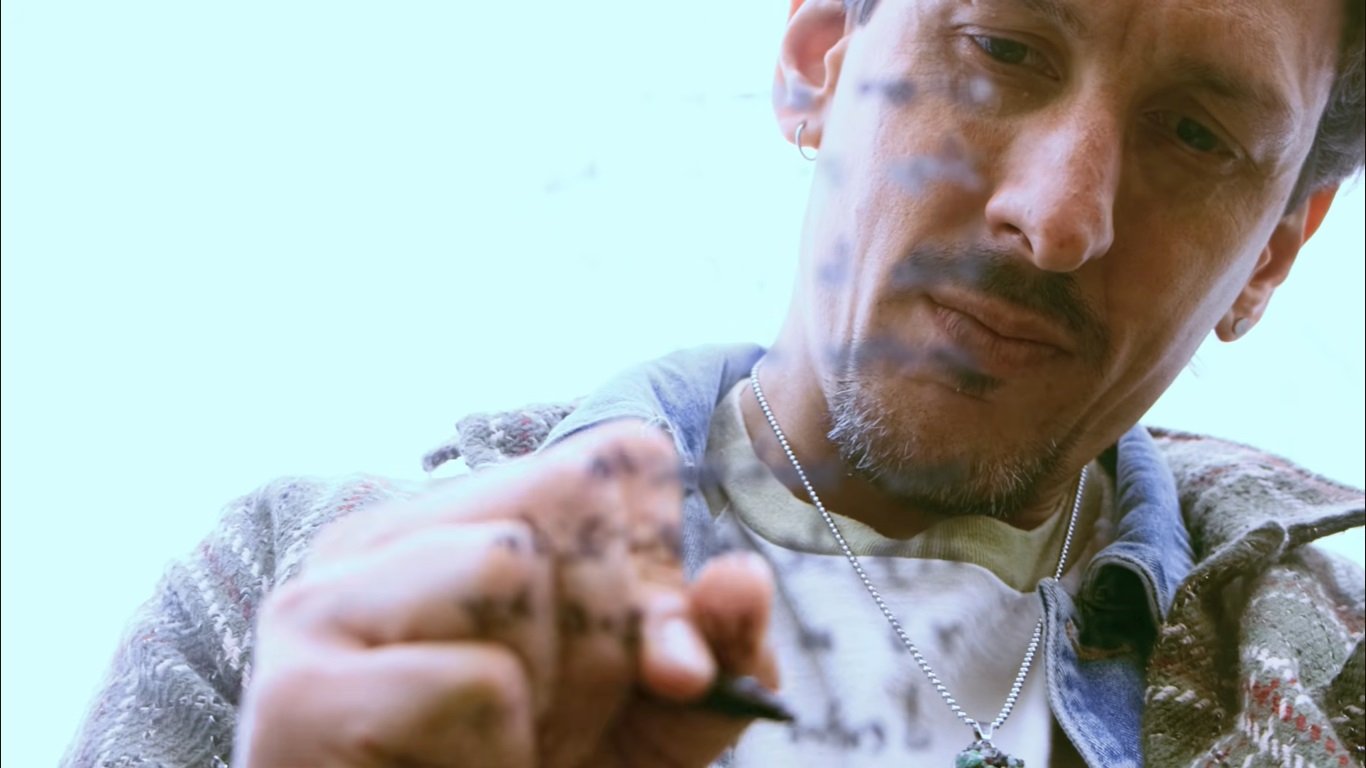 Argentino Demián Ismael lança clipe de “Algo Para Escuchar”, faixa que integra seu terceiro álbum 